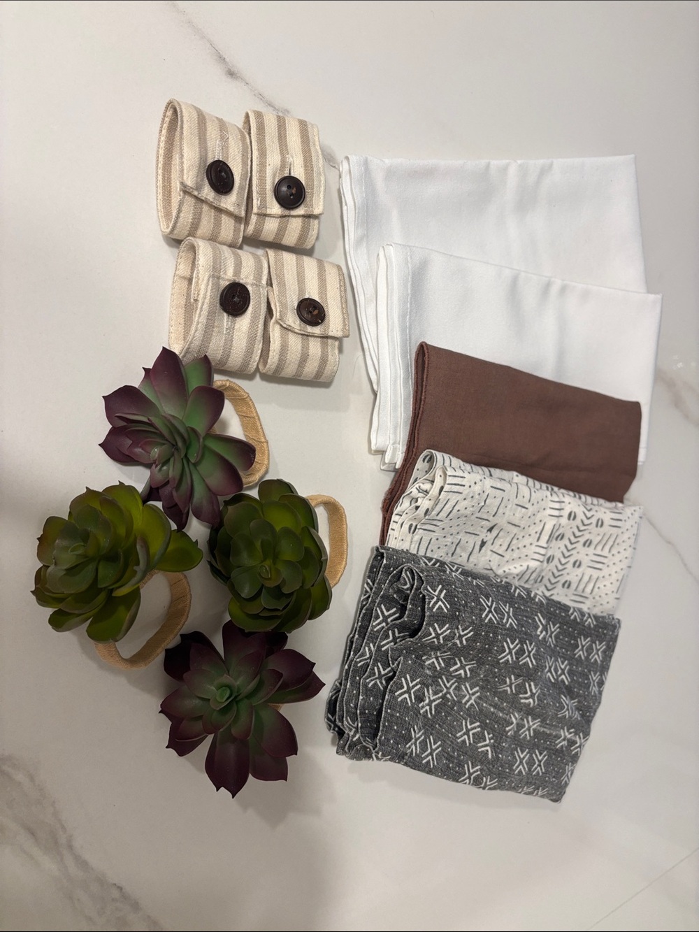 2/$20! Bundle of 5 Cloth Napkins & 8 napkin rings